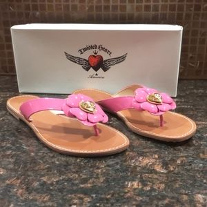 Twisted ❤️ flats size 9